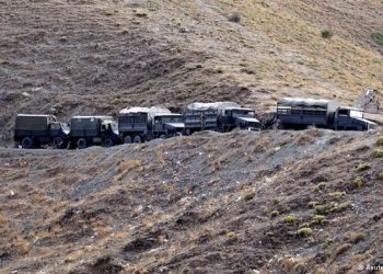 الجيش الجزائري يضبط أسلحة ويوقف مهربين جنوب البلاد