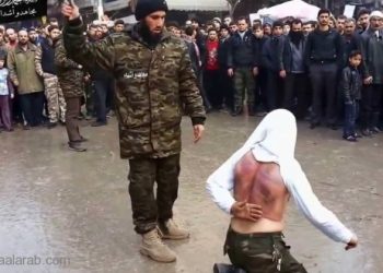 العراق: عناصر داعش يجلدون صبياً يتيماً وصفهم بالخنازير!