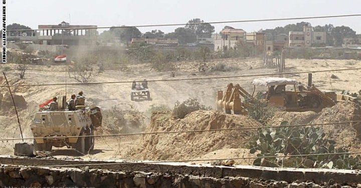 ضبط 12 متسللاً فلسطينياً وتدمير 3 أنفاق بحملات للجيش المصري في سيناء
