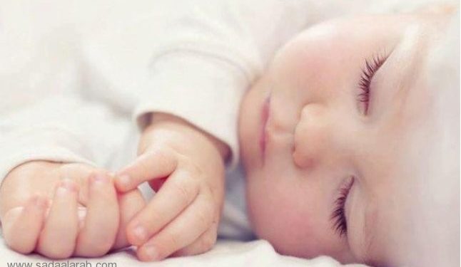 ما هي الطرق التي تساعد على نوم الطفل الرضيع؟