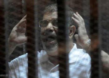 مرسي بقضية التخابر ينفي تحويل أموال لغزة.. لا يمكن تحويل أموال مباشرة إلا عن طريق إسرائيل