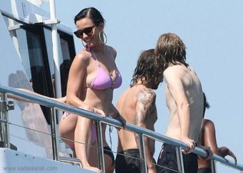 كايتي بيري تستمتع بوقتها بالبيكيني على اليخت