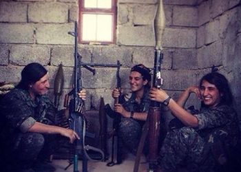 بالفيديو شاهد بطولات الفتيات الكرد وكيف يستعملون جميع انواع الاسلحة