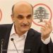 جعجع سلم أولى بطاقات الانتساب: نحن نقاتل ونسالم ونحاور بشرف