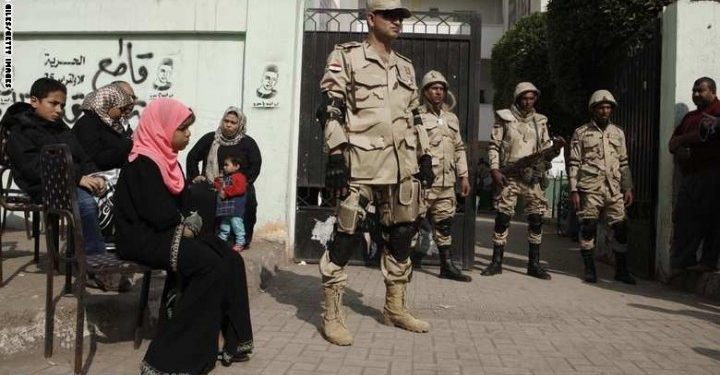 انتخابات مصر.. مراكز الاقتراع "ثكنات عسكرية" وحظر متعلقات الناخبين