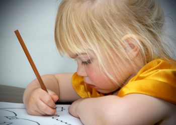 كيف اساعد طفلي على التركيز أثناء واجباته المدرسية؟