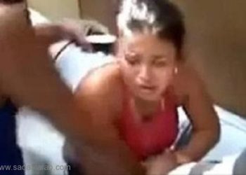 بالفيديو - خانته زوجته .. فانتقم منها أمام أصدقائه