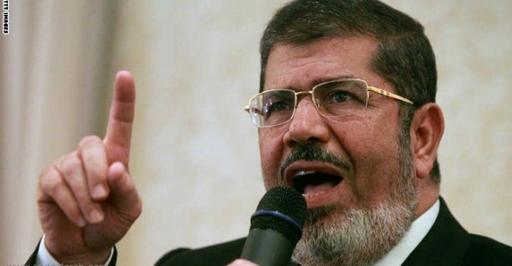 مرسي برسالة للمصريين: لن أغادر سجني قبل أبنائي المعتقلين