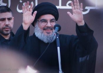 بالصورة: السيد نصرالله دون عمامة متجولاً برفقة نوري المالكي!