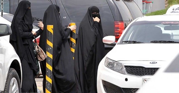 السعودية: دعاة يهاجمون "دمى الشورى" ورئيس الديوان الملكي بعد قرار رياضة البنات
