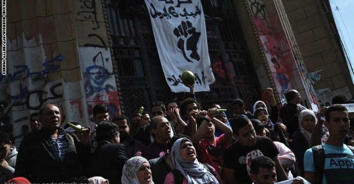 حظر "6 أبريل".. هل بدأت "معركة تصفية القوى الثورية" بمصر؟