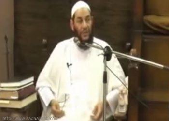 بالفيديو داعية مصري يبيح رؤية الرجل لخطيبته أثناء الاستحمام !!