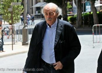 جنبلاط: هل نذكر ليلة حشر المواطنين بسياراتهم بسبب مهرجان الشعر؟