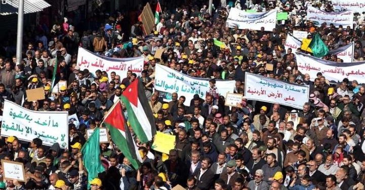 إخوان الأردن يهتفون بطلب السلاح من النظام: معركتنا في القدس لا بالعراق أو سوريا