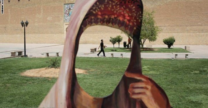 خلفان: سبب تحول إيران من سنية إلى شيعية "امرأة" والعراق فيه مقاتلون ولا يوجد فيه سياسيون