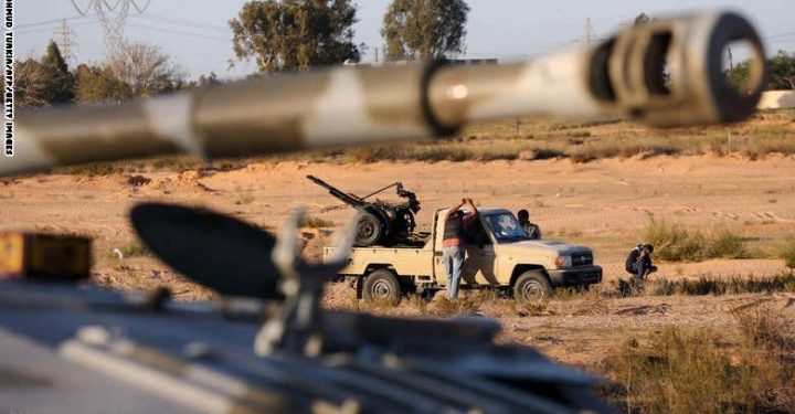 ليبيا: معارك طاحنة في طرابلس ومجلس النواب يقرر حل كافة التشكيلات المسلحة