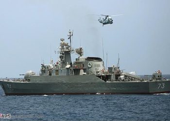 قائد القوة البحر?ة الإيرانية: بامكاننا بناء حاملة طائرات