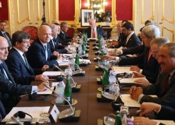 اوغلو يطالب بتقسيم سوريا