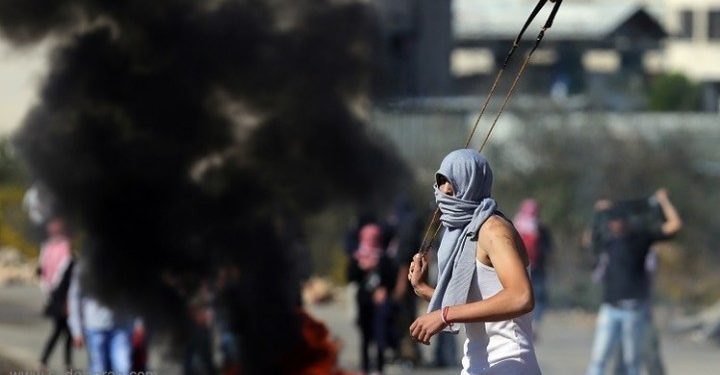 اشتباكات عنيفة بين القوات الإسرائيلية وفلسطينيين في القدس