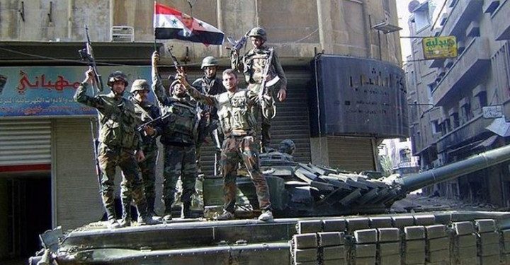 بالفيديو الجيش السوري يلاحق المسلحين في جرود القلمون يقتل العشرات ويقطع عنهم الامداد