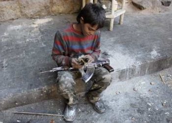 حكايات مخيفة عن تجنيد داعش للأطفال