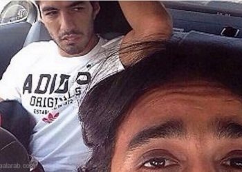 فيديو: سائق تاكسي يلتقط سيلفي مع سواريز دون علمه في السعودية