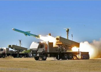 الحرس الثوري يجهز زوارقه ومروحياته بصواريخ كروز