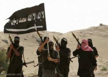 داعش تقطع الرؤوس وتعرضها.. وتذبح 41 جنديا من "الحر" بأول أيام العيد