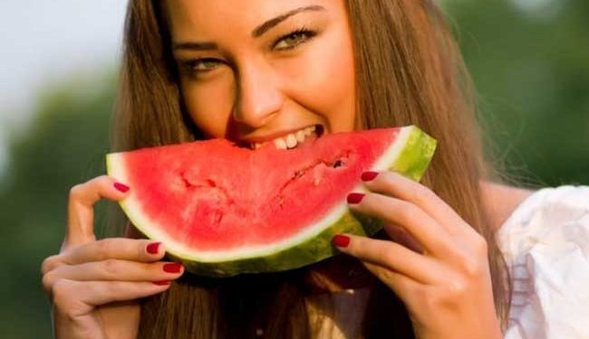 فوائد البطيخ المذهلة للمتزوجين .. لن تتخيل ماذا يفعل البطيخ في جسمك ؟!!