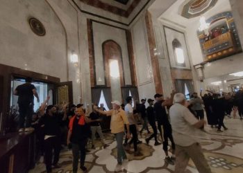 العراق: أنصار الصدّر يقتحمون القصر الجمهوري.. وإعلان حظر تجوّل في بغداد