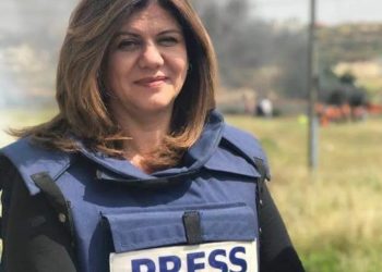 الشرطة الإسرائيلية تزيل جدارية لابو عاقلة