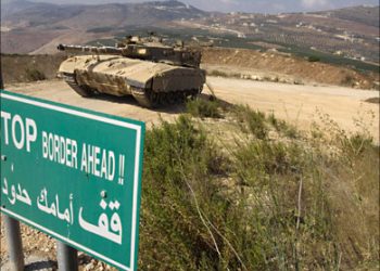 إسرائيل تحذّر من حرب وجيشها يحشد على الحدود مع لبنان