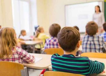 المدارس الخاصة تخالف قرار وزير التربية وتستوفي الأقساط بالدولار