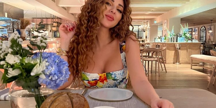 ميريام فارس ترد على فارس كرم.. توعدته بالقضاء بعد أن “شتمها” ووصفها “نفسية محمضة”