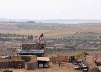 انفجارات وتصاعد ألسنة النار بحقل العمر النفطي الذي تحتله القوات الأميركية بدير الزور