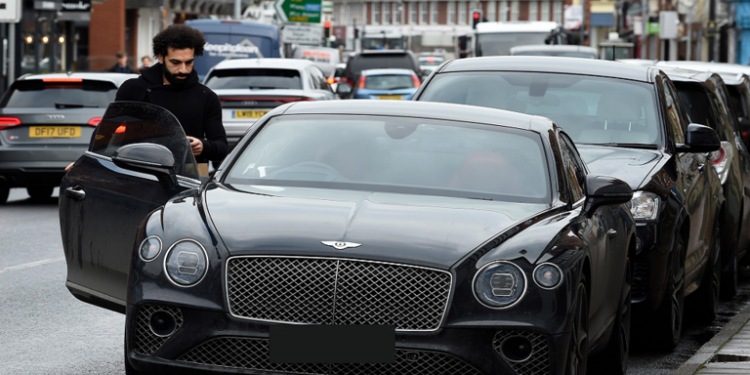 صلاح يصبح خامس أعلى لاعب أجرا في العالم.. فكم يتقاضى سنويا؟