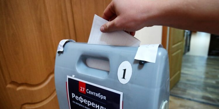 إقبال كبير على الاقتراع في اليوم الأول من استفتاءات الانضمام إلى روسيا