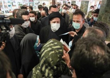 رئيسي لدى وصوله إلى طهران: الشعب الإيراني أحبط مخططات الأعداء داخل البلاد