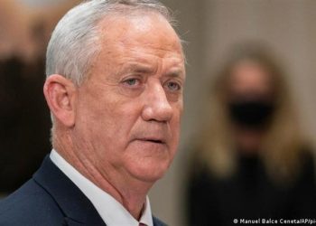 “الثمن سيكون باهظًا”…غانتس يُحذّر السيد نصرالله