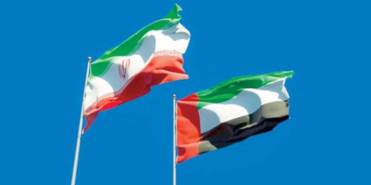 وزيرا خارجية الإمارات وإيران يبحثان العلاقات الثنائية