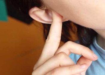 كيفية إخراج الماء من الأذن!