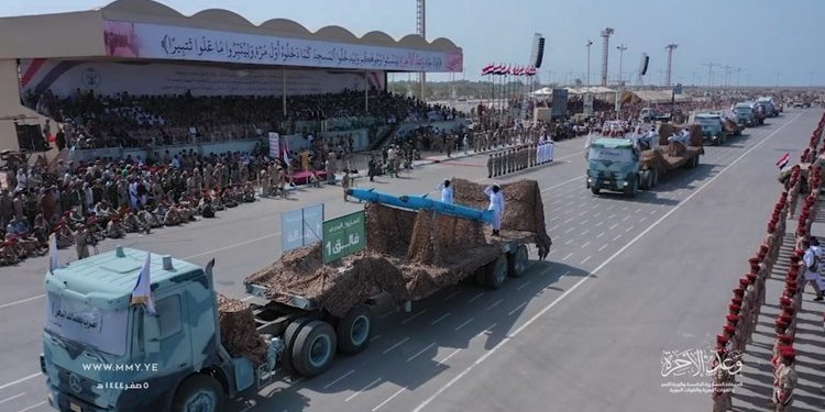 بالصور: ما أبرز خصائص الصواريخ التي استعرضها الجيش اليمني في الحديدة؟