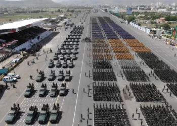 صنعاء تقيم عرضاً عسكرياً مهيباً لوحداتها الأمنية تحت شعار “لهم الأمن”