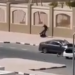 بالفيديو: ذكر يضرب إمرأة بوحشية ويخلع حجابها في الشارع بالكويت