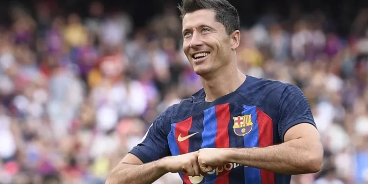 ليفاندوفسكي: الطريق للكرة الذهبية أقصر في برشلونة