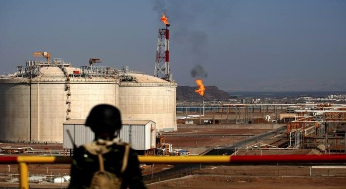 الحوثيون يحذرون شركات النفط العاملة باليمن