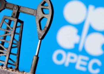 مصادر لـ”رويترز”: تحالف أوبك+ يوافق على خفض الإنتاج بمعدل مليوني برميل يوميا