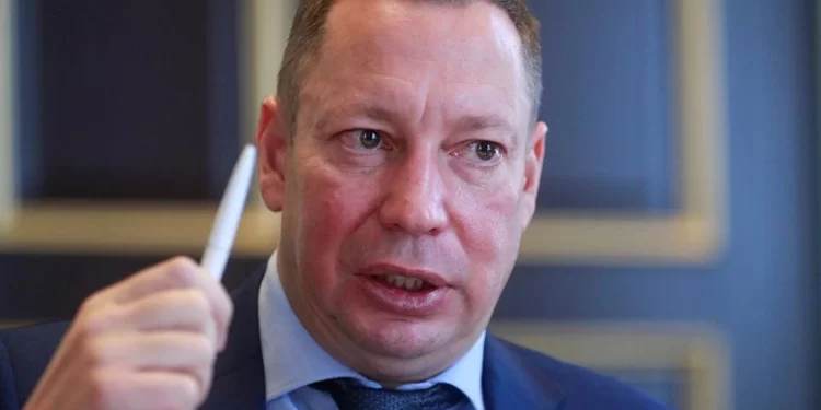 أوكرانيا: استقالة مدير البنك المركزي.. والاقتصاد ينكمش بنسبة 35%